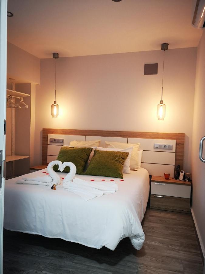 Eres Emerita "Apartamentos & Suites" Merida Bagian luar foto