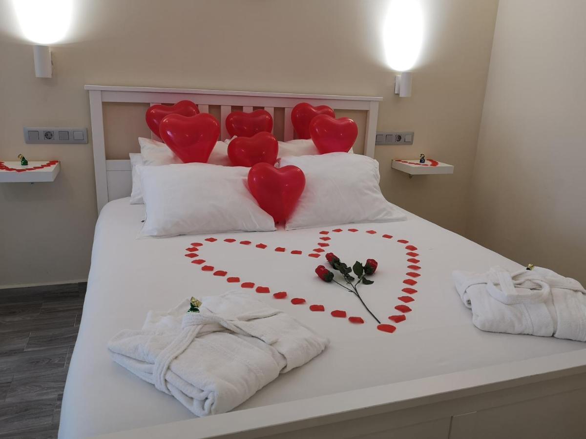 Eres Emerita "Apartamentos & Suites" Merida Bagian luar foto