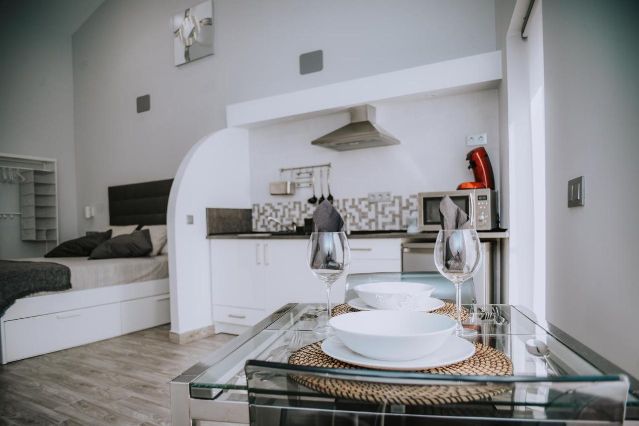 Eres Emerita "Apartamentos & Suites" Merida Bagian luar foto