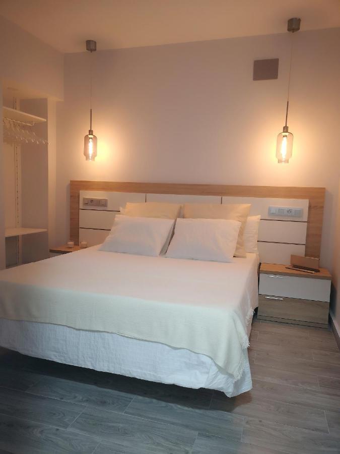 Eres Emerita "Apartamentos & Suites" Merida Bagian luar foto