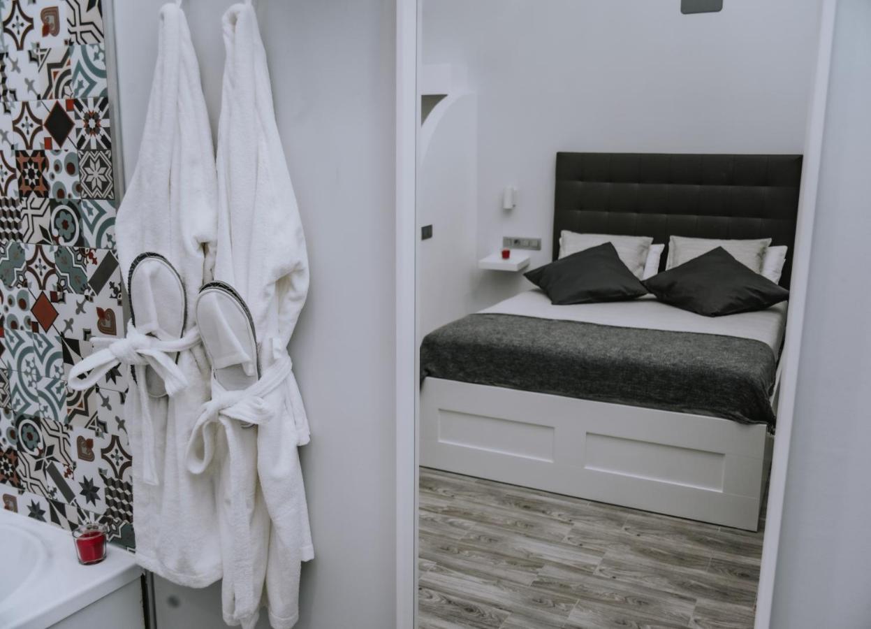 Eres Emerita "Apartamentos & Suites" Merida Bagian luar foto