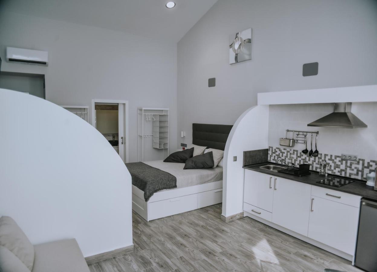 Eres Emerita "Apartamentos & Suites" Merida Bagian luar foto